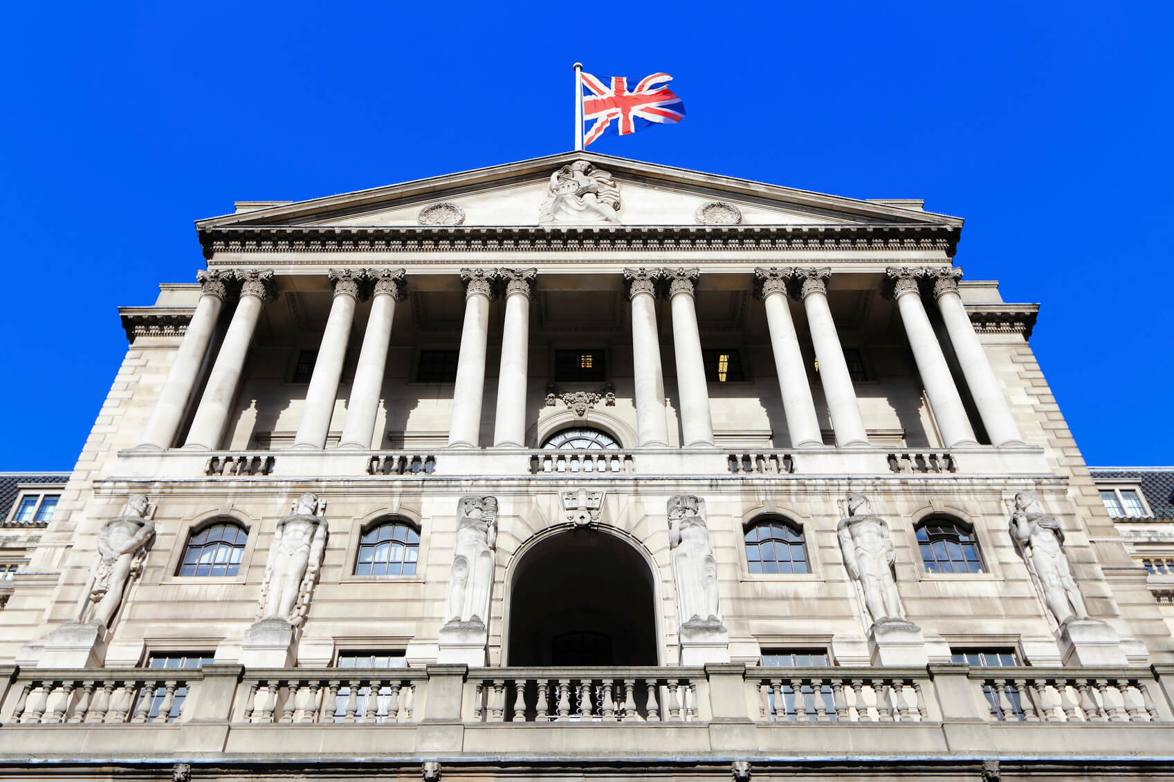 Банк Англии тестирует платежи на технологии распределенного реестра