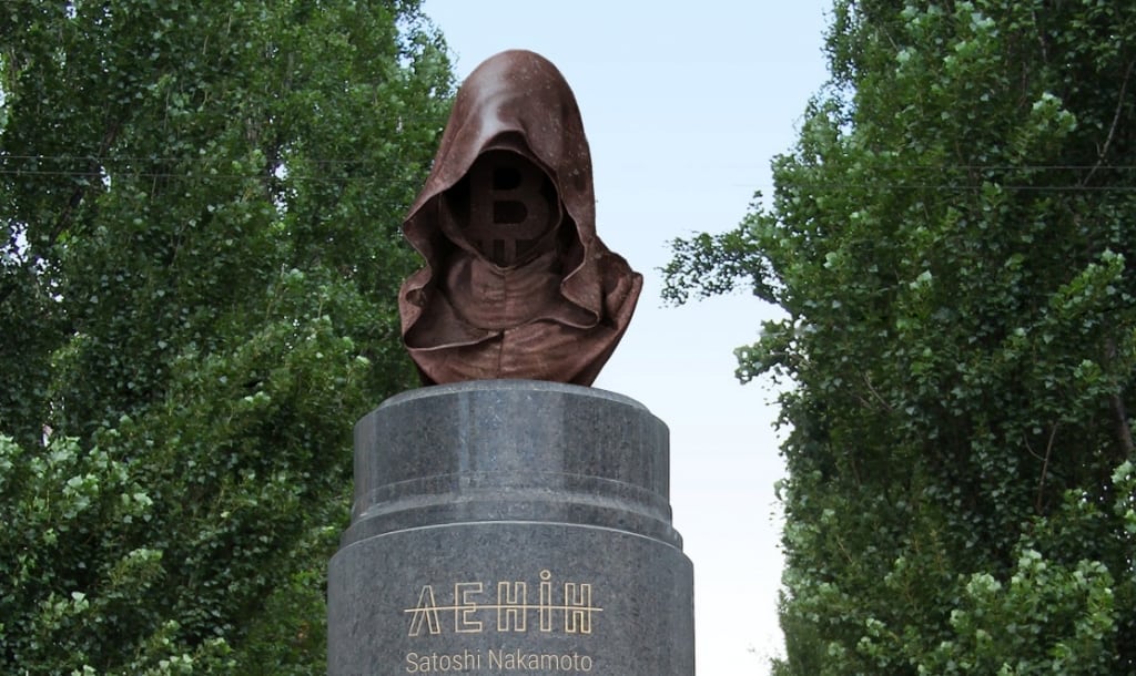В Киеве открыли памятник Сатоши Накамото