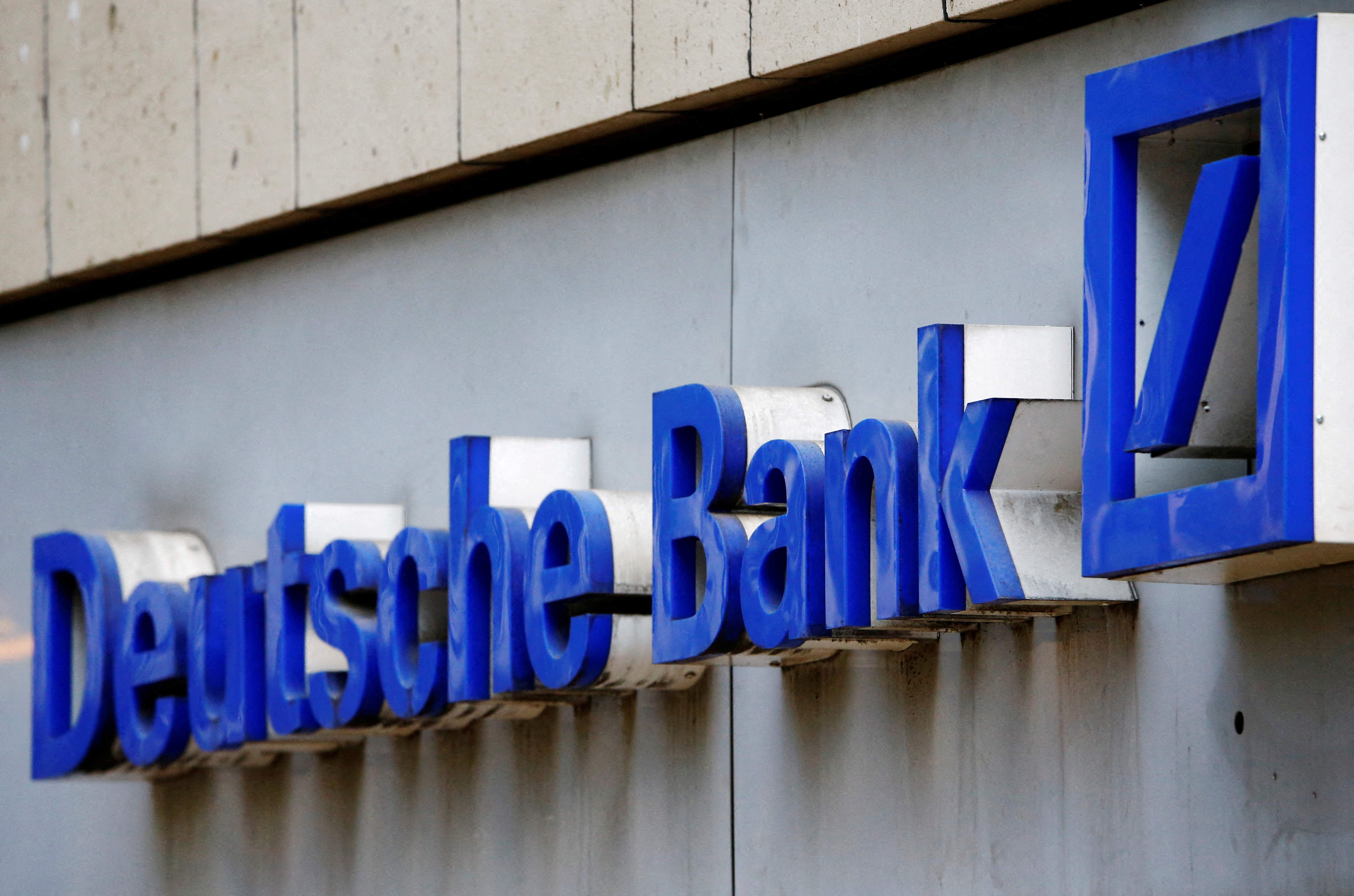 Deutsche Bank выведет бизнес с России